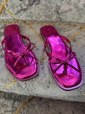 Wild Diva Metallic Hot Pink Bow Toe-Post Sandals